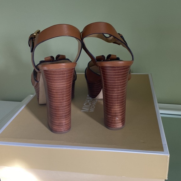 Plateforme sandals!! - Picture 3 of 4